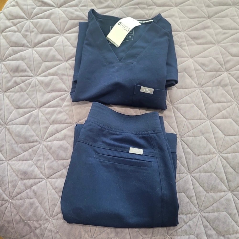 Figs technical collection MEN’s xs scrub top and bottom